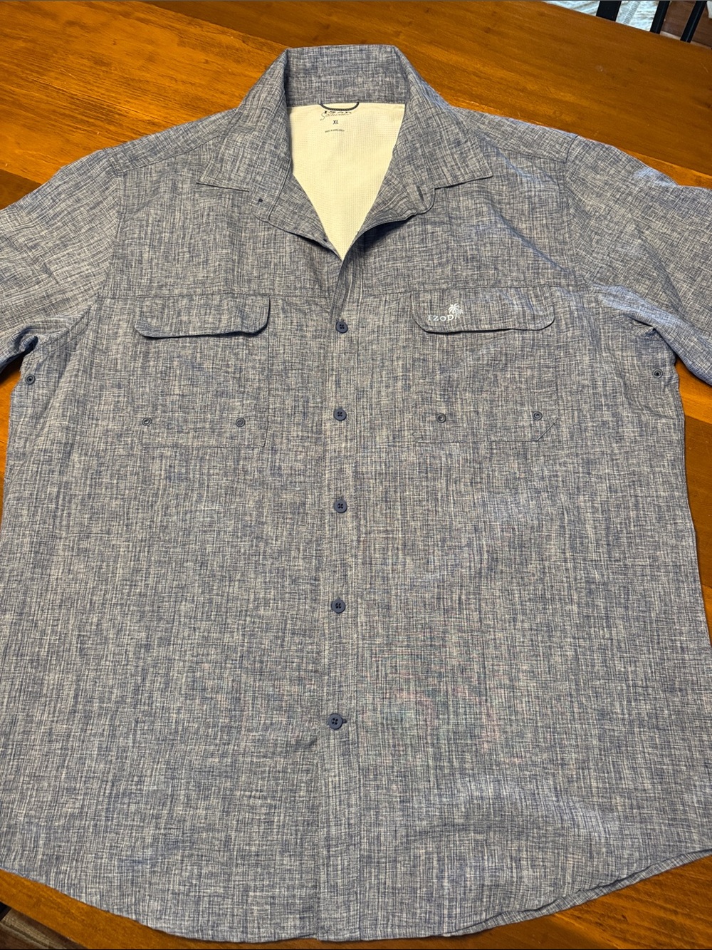 Izod Men's Textured Light Blue Short-Sleeve Button-Down Shirt